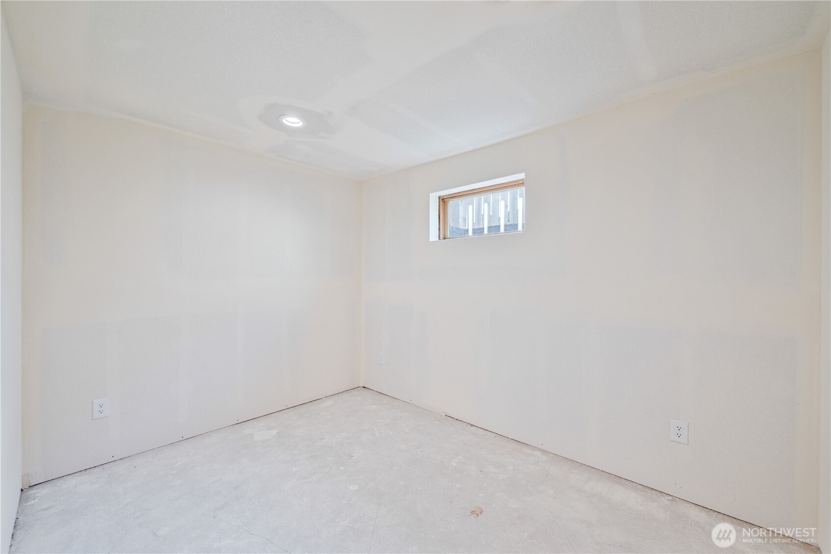 136 3rd Avenue Southwest Castle Rock, WA 98611 - Photo 20 of 40 a view of empty room