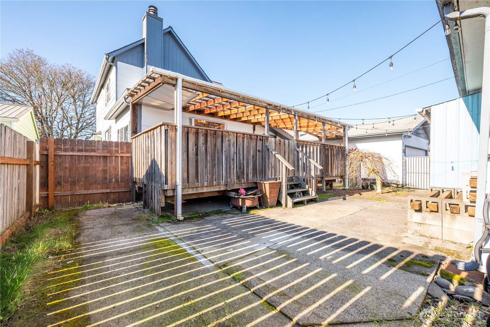 136 3rd Avenue Southwest Castle Rock, WA 98611 - Photo 22 of 40 a view of a building with sitting area