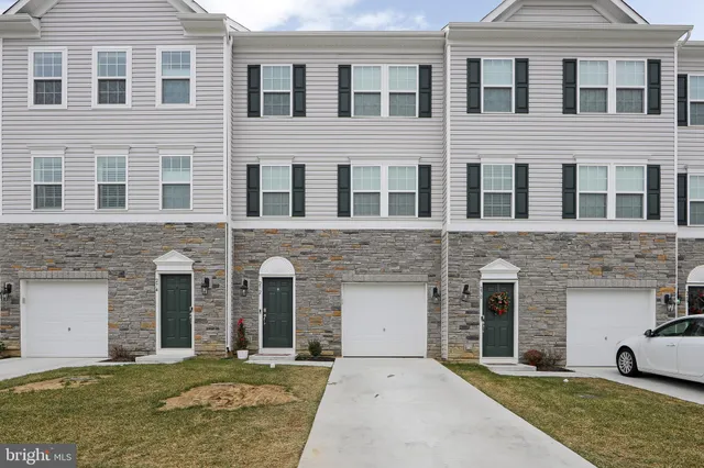 $3,100 | 272 Macoun Way, Glassboro, NJ 08028