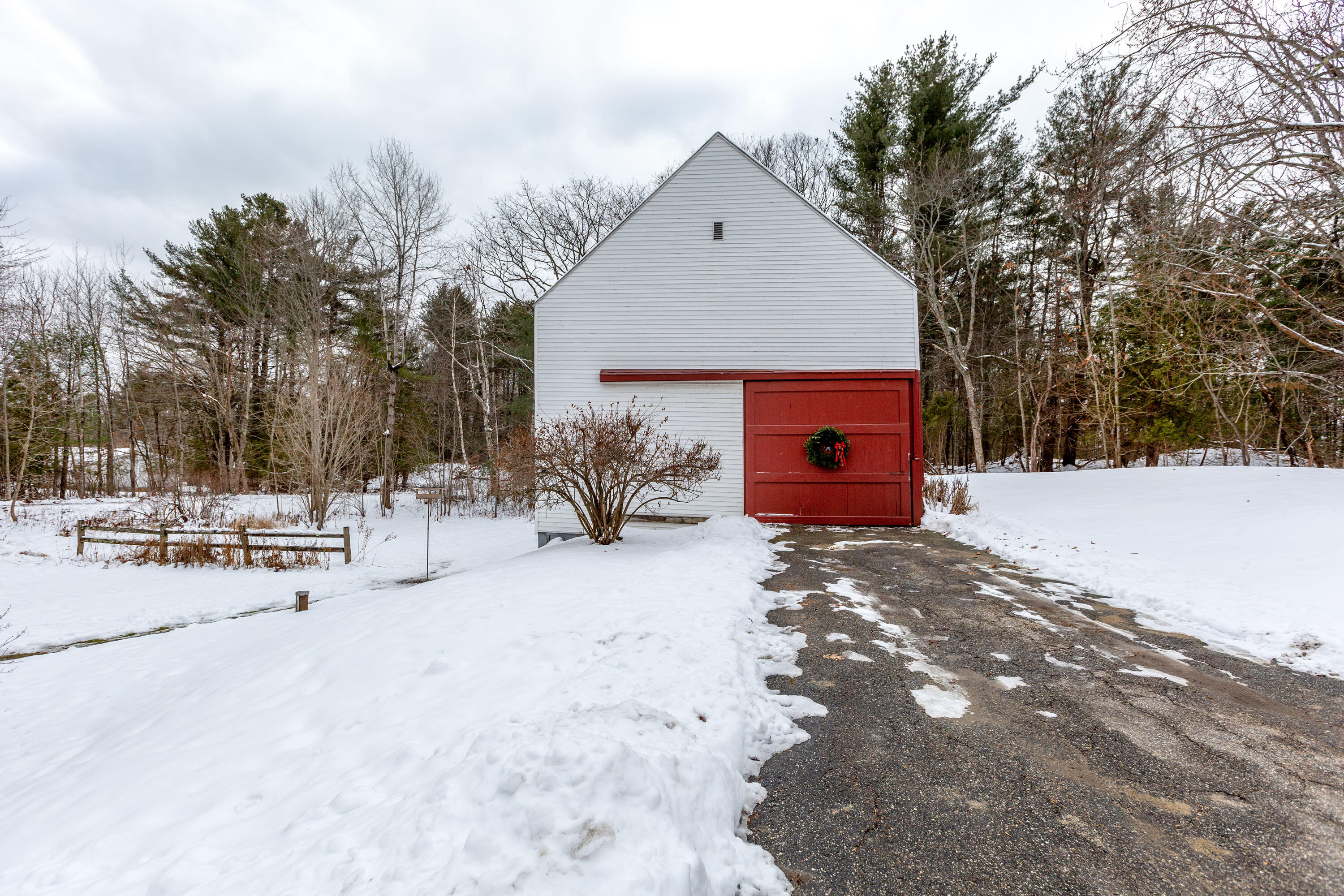 344 North Bath Road Bath, ME 04530 - Photo 4 of 59 Barn w well head in foreground