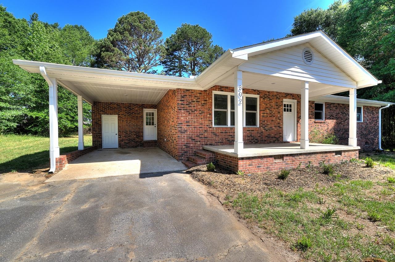 302 Thompson Road Chesnee, SC 29323 - Photo 2 of 37