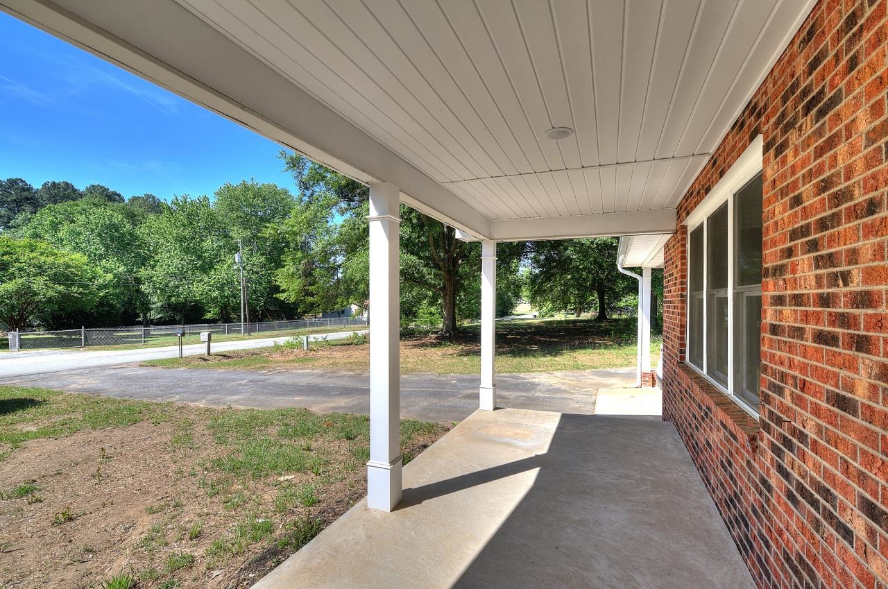 302 Thompson Road Chesnee, SC 29323 - Photo 4 of 37