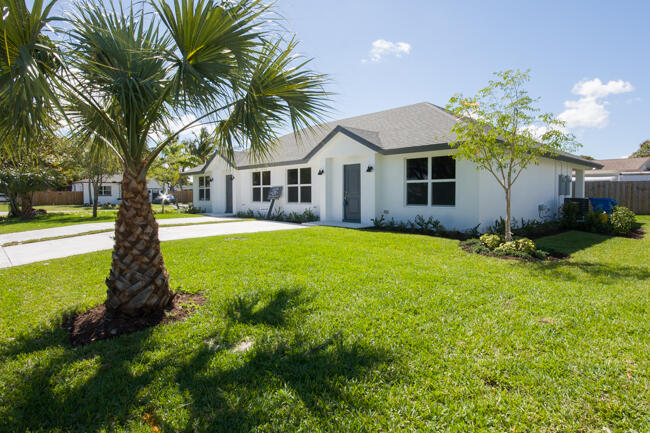 195 South 4th Street, Unit 2 Lantana, FL 33462 - Photo 1 of 12 Front
