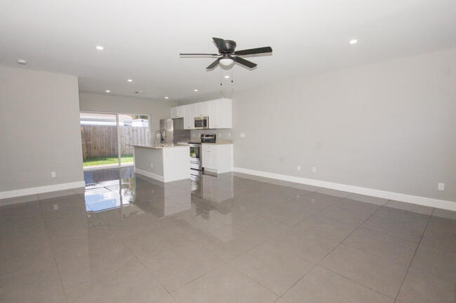 195 South 4th Street, Unit 2 Lantana, FL 33462 - Photo 2 of 12 Living Area