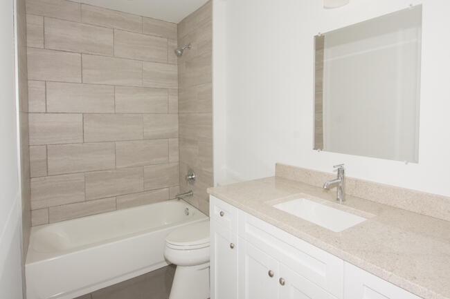 195 South 4th Street, Unit 2 Lantana, FL 33462 - Photo 10 of 12 2nd Bathroom