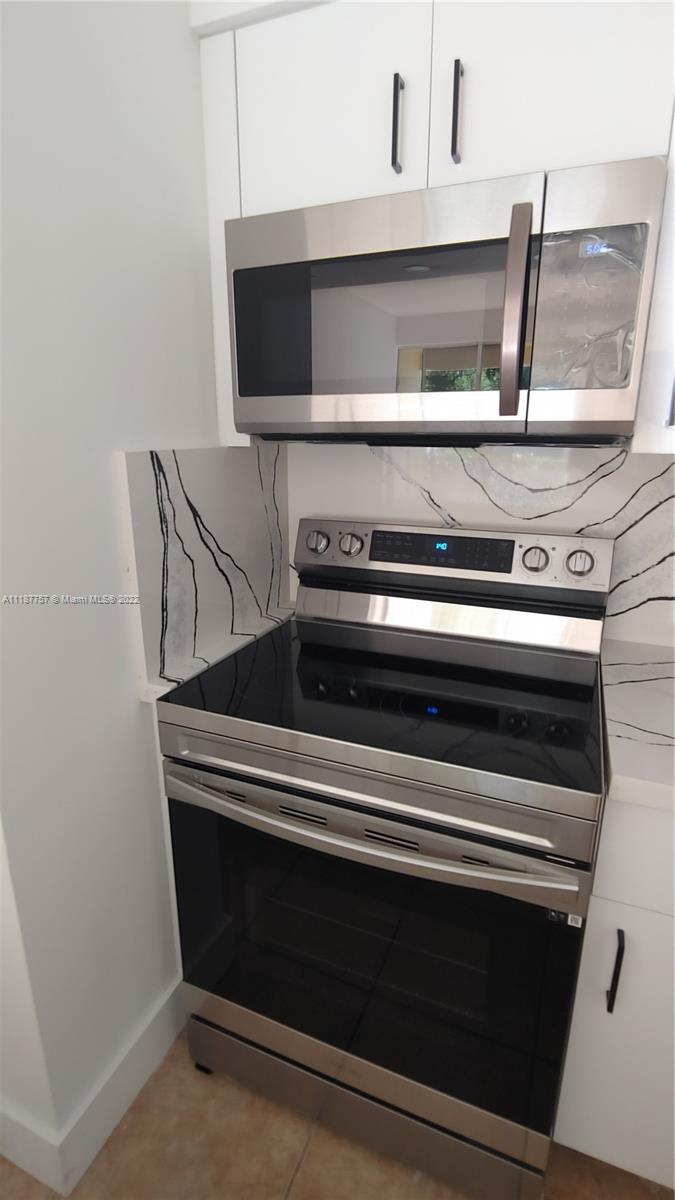 18338 Northwest 68th Avenue, Unit B Hialeah, FL 33015 - Photo 8 of 17