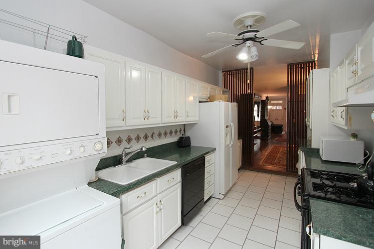 128 D Street Southeast Washington, DC 20003 - Photo 20 of 28 Kitchen