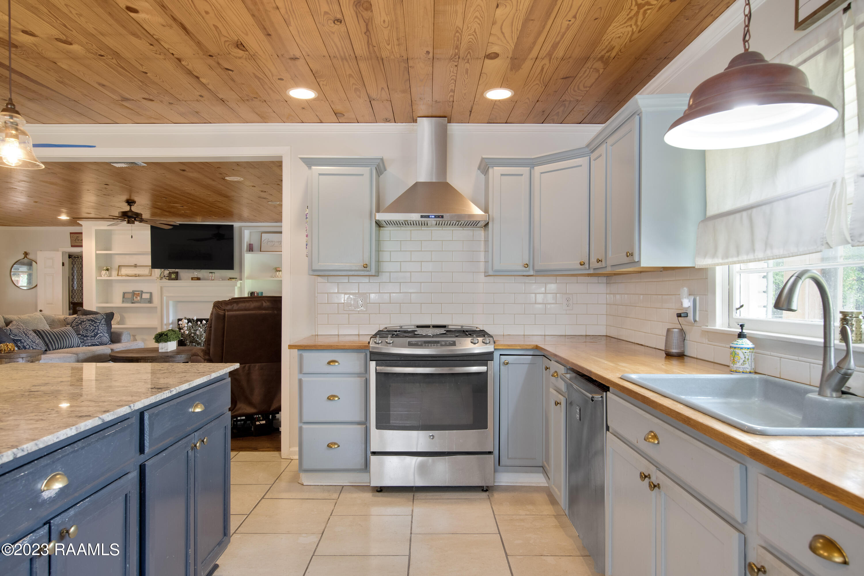 202 West Butcher Switch Road Lafayette, LA 70507 - Photo 4 of 30 202 W Butcher Switch Rd-10