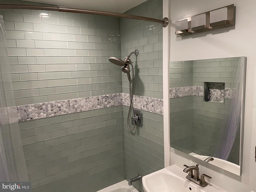 2146 Cartwright Place Reston, VA 20191 - Photo 2 of 4 Gallery Image 2