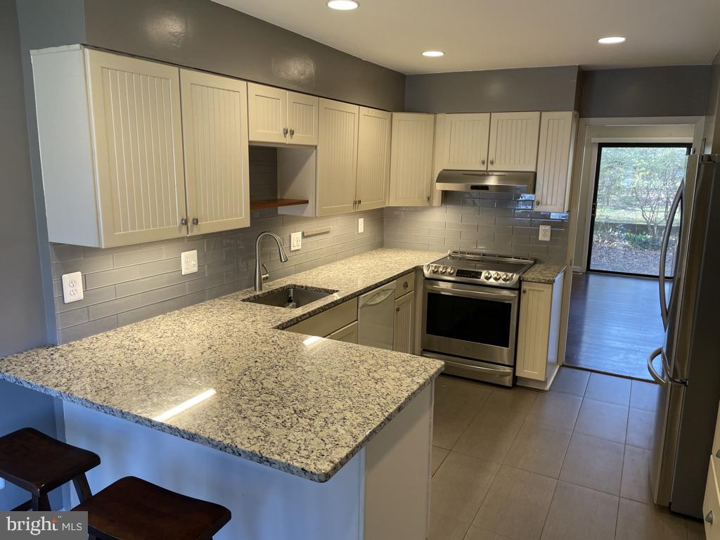 2146 Cartwright Place Reston, VA 20191 - Photo 3 of 4 Gallery Image 3