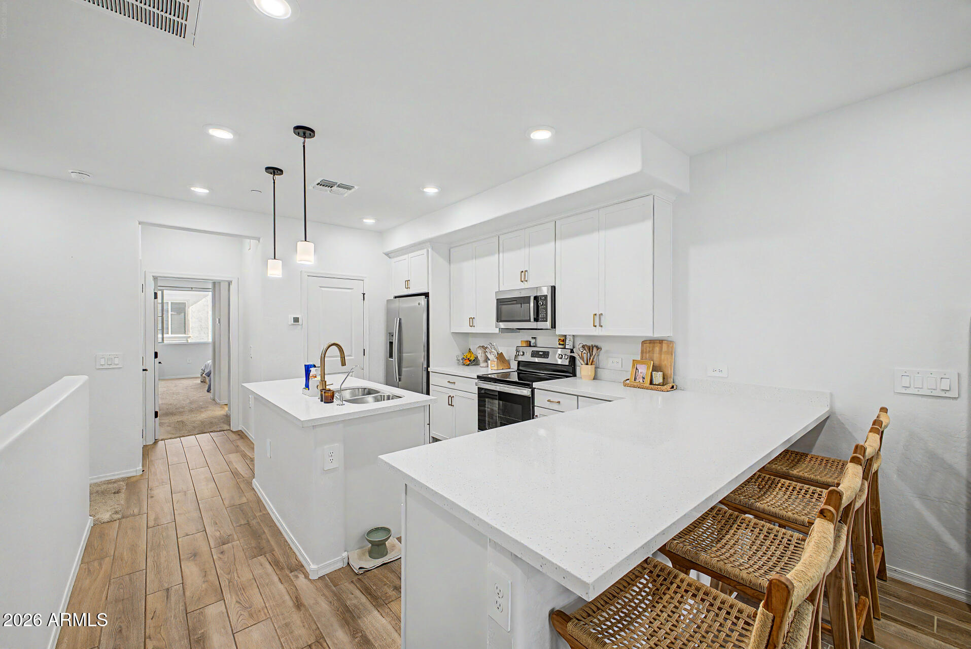 1821 East Bernie Lane, Unit 103 Gilbert, AZ 85295 - Photo 11 of 57 Kitchen with seating