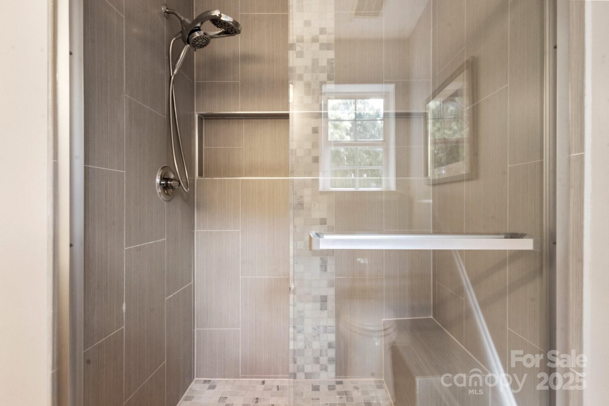 11023 Kinston Ridge Place Charlotte, NC 28273 - Photo 20 of 25 a bathroom with a bathtub