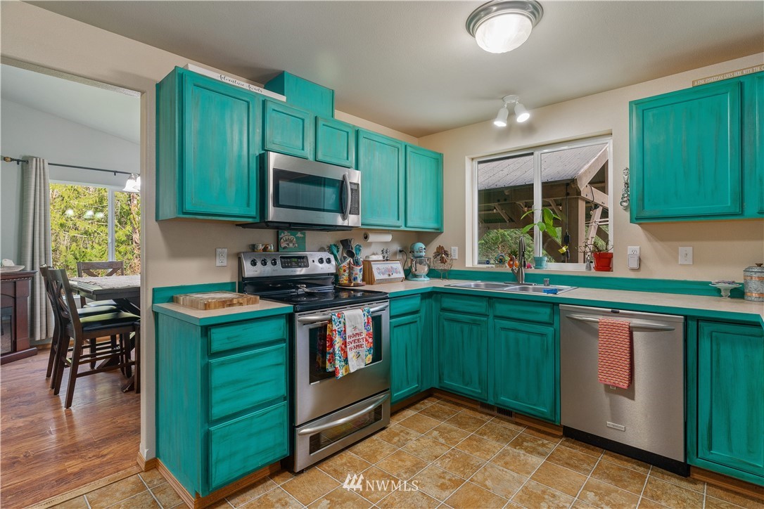 6425 Puget Beach Road Northeast Olympia, WA 98516 - Photo 14 of 39 Gallery Image 14