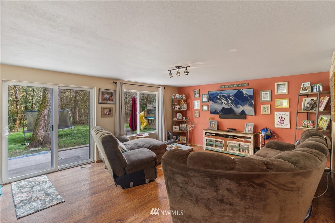 6425 Puget Beach Road Northeast Olympia, WA 98516 - Photo 17 of 39 Gallery Image 17