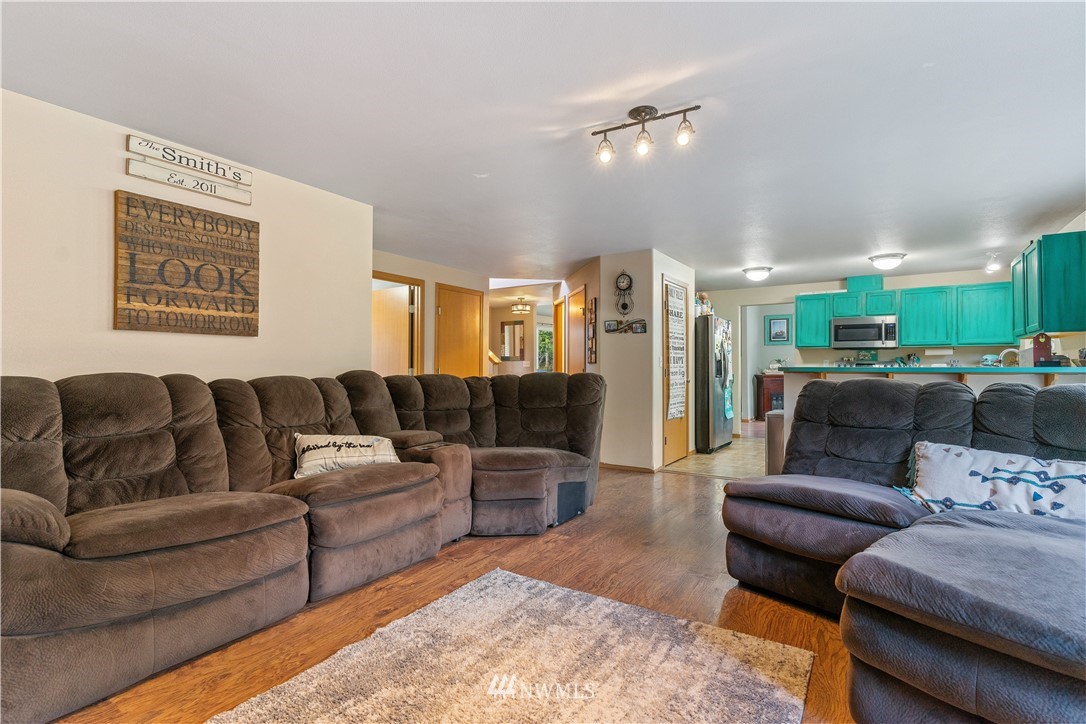 6425 Puget Beach Road Northeast Olympia, WA 98516 - Photo 19 of 39 Gallery Image 19