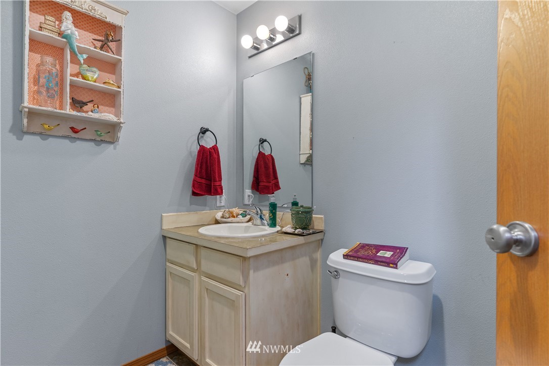 6425 Puget Beach Road Northeast Olympia, WA 98516 - Photo 24 of 39 Gallery Image 24