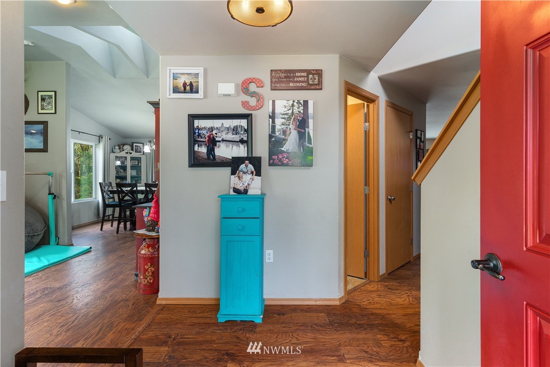 6425 Puget Beach Road Northeast Olympia, WA 98516 - Photo 8 of 39 Gallery Image 8
