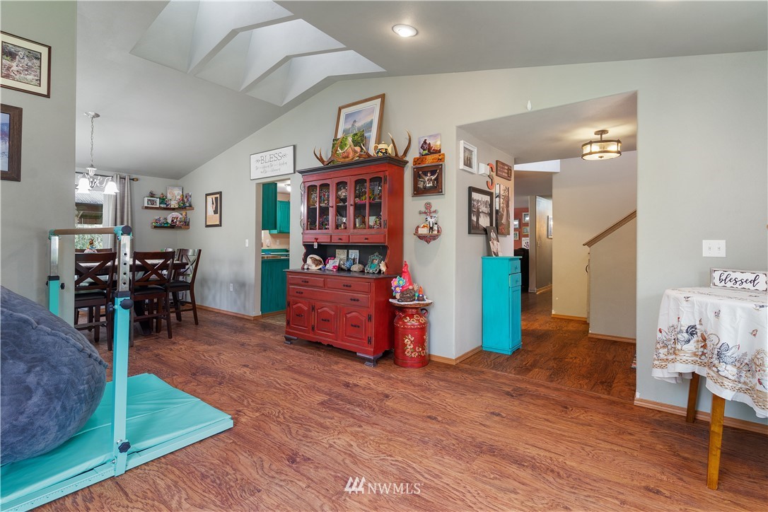 6425 Puget Beach Road Northeast Olympia, WA 98516 - Photo 9 of 39 Gallery Image 9