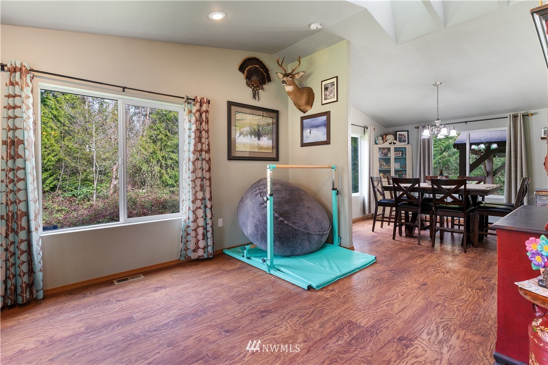 6425 Puget Beach Road Northeast Olympia, WA 98516 - Photo 10 of 39 Gallery Image 10