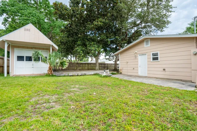 a view of a house with backyard and garden