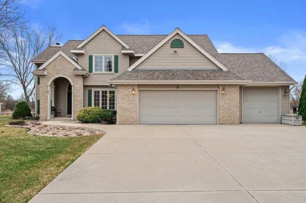 $639,900 | 26311 Dukleth Drive, Norway, WI 53185