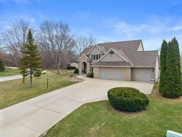 $639,900 | 26311 Dukleth Drive, Norway, WI 53185