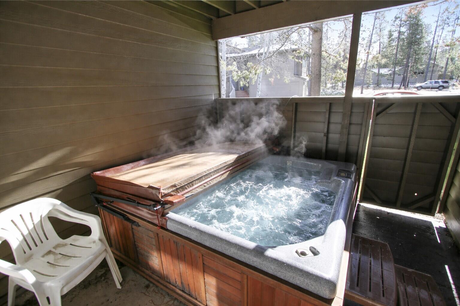 17730 West Core Road, Unit 2 FAIRWAY VILLAGE Sunriver, OR 97707 - Photo 18 of 30 2 fair hot tub