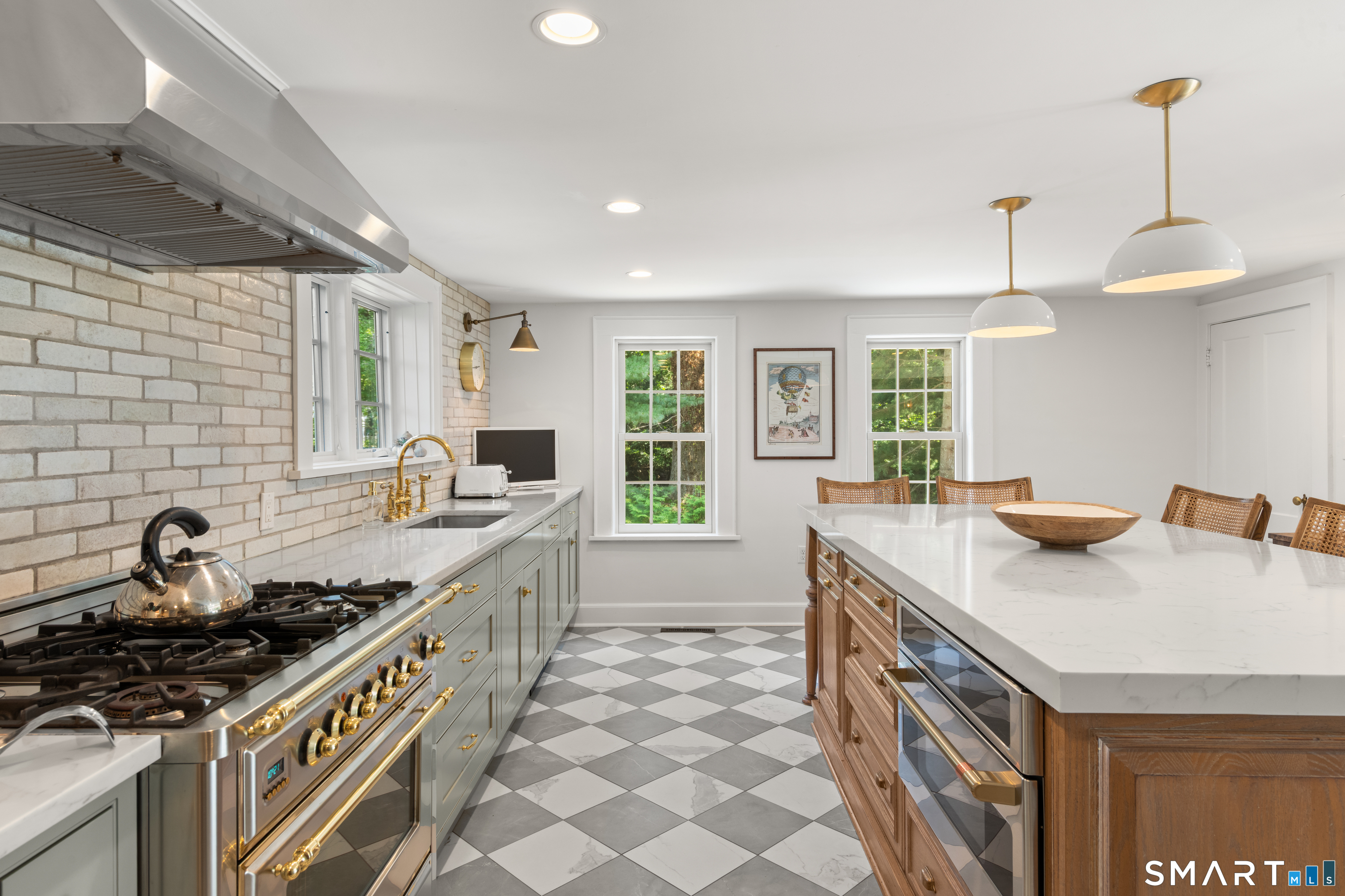 1123 Round Hill Road Fairfield, CT 06824 - Photo 15 of 37 Gallery Image 15