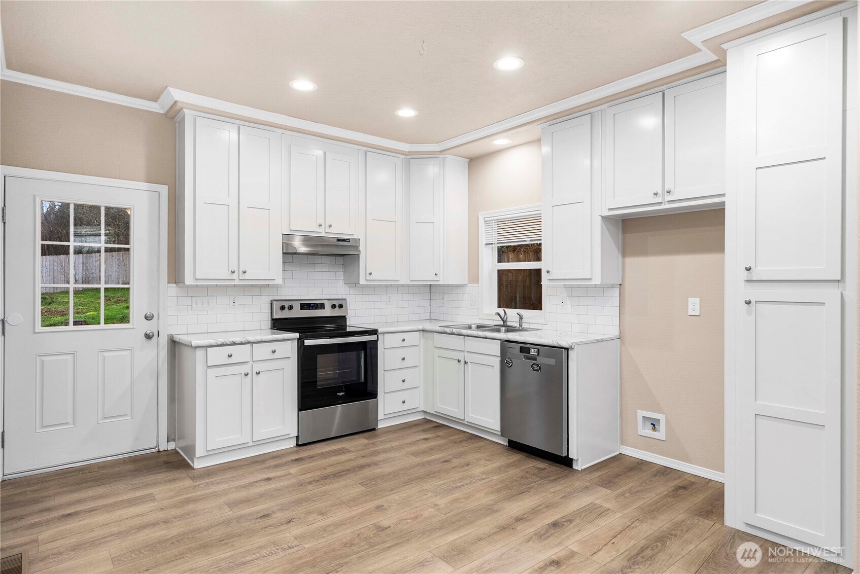 52 Southeast Spring Street Chehalis, WA 98532 - Photo 11 of 40 a kitchen with stainless steel appliances granite countertop a stove and a refrigerator