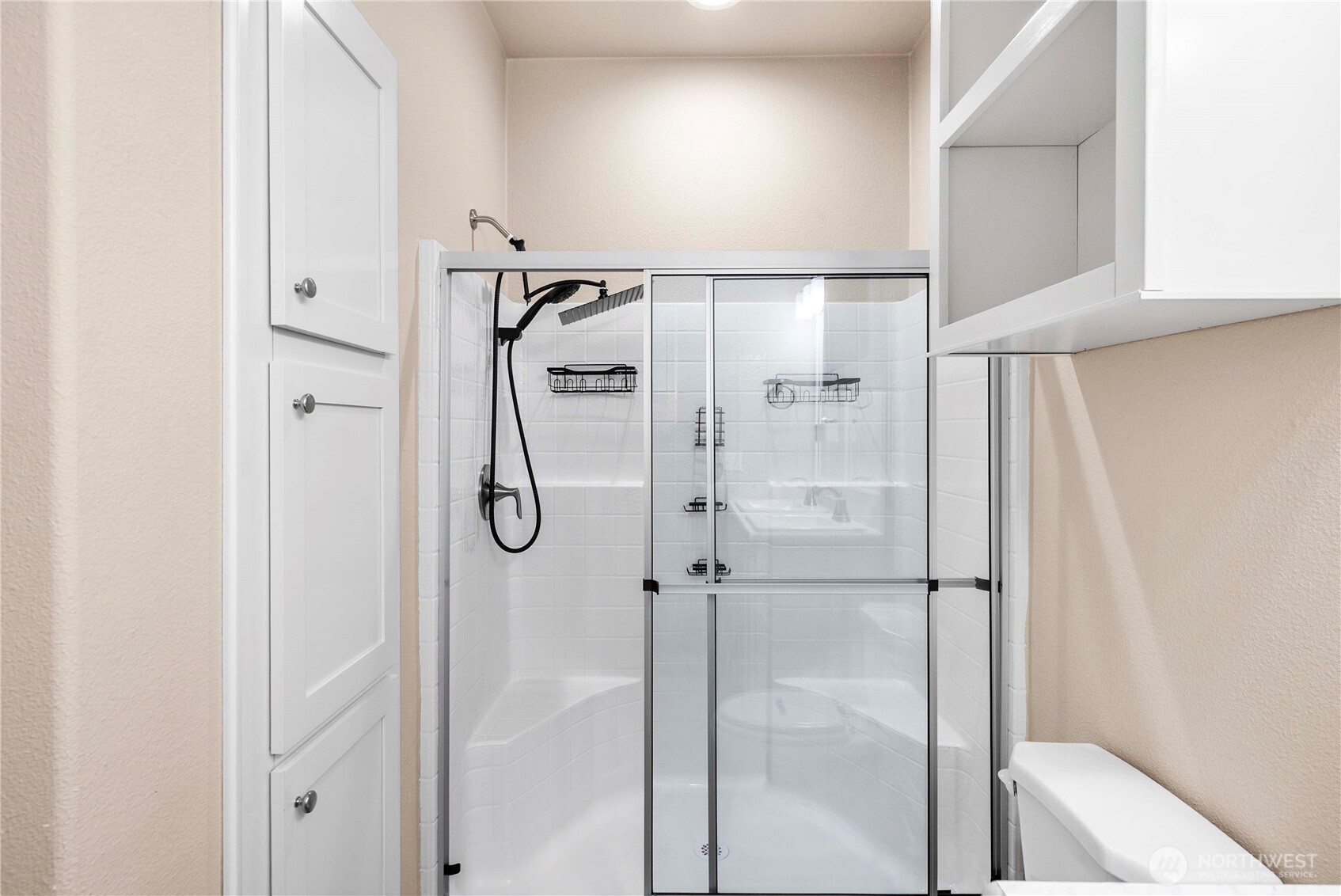 52 Southeast Spring Street Chehalis, WA 98532 - Photo 22 of 40 a bathroom with a glass shower door