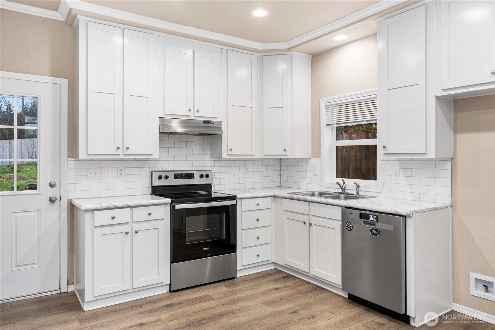 52 Southeast Spring Street Chehalis, WA 98532 - Photo 10 of 40 a kitchen with stainless steel appliances granite countertop a stove and a sink