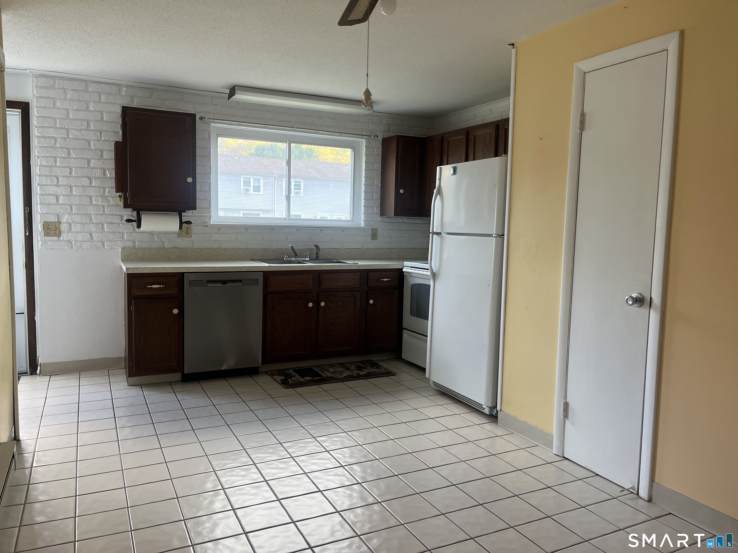 1081 New Haven Road, Unit 6C Naugatuck, CT 06770 - Photo 4 of 30
