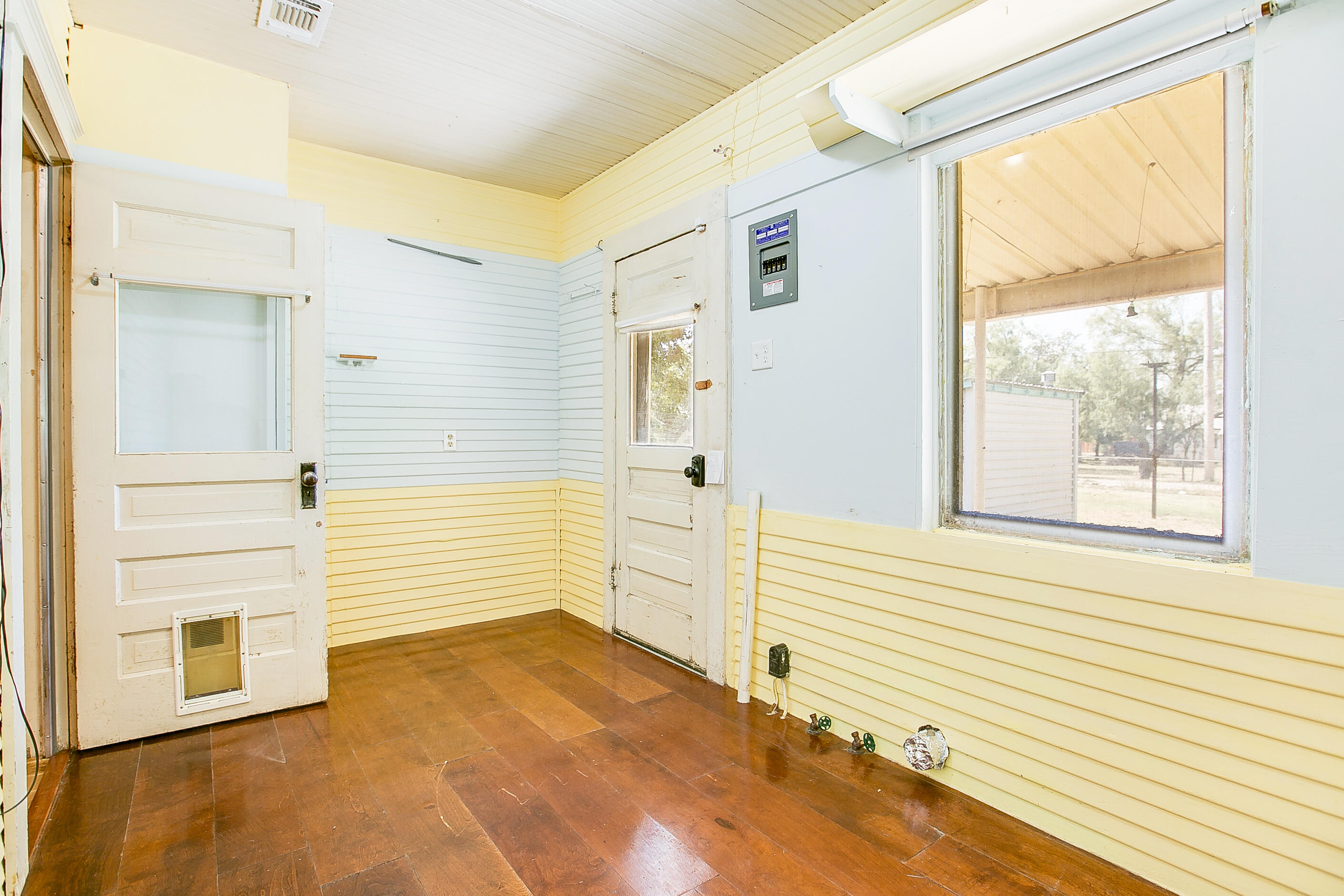 1305 North 8th Street Ballinger, TX 76821 - Photo 16 of 26 6L4A3453Blended