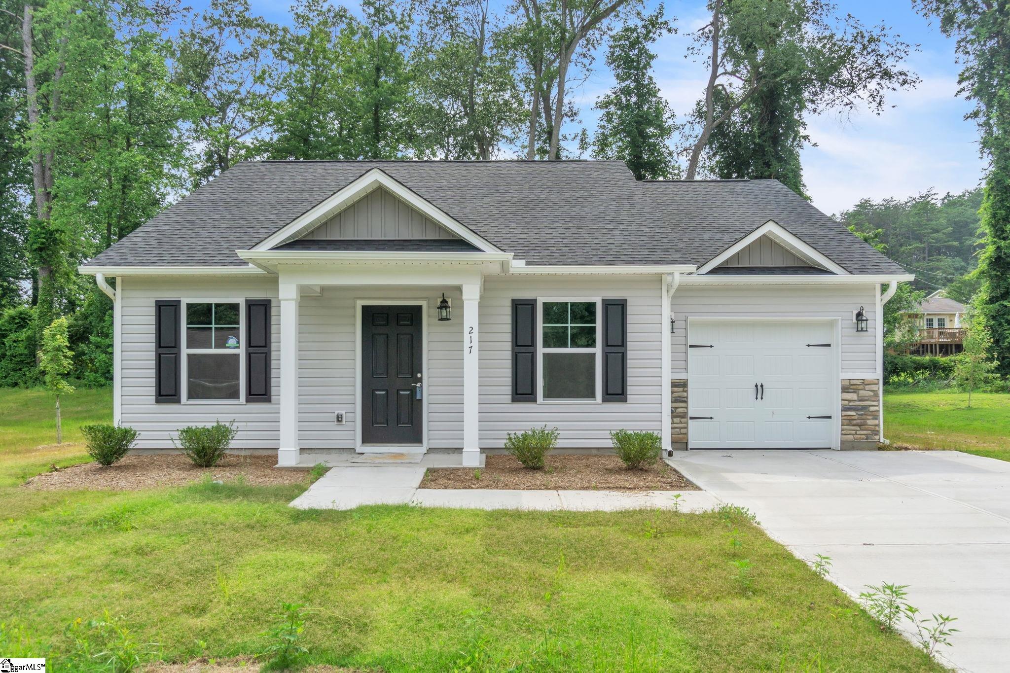 217 Stratford Road Greenville, SC 29605 - Photo 1 of 32 Gallery Image 1
