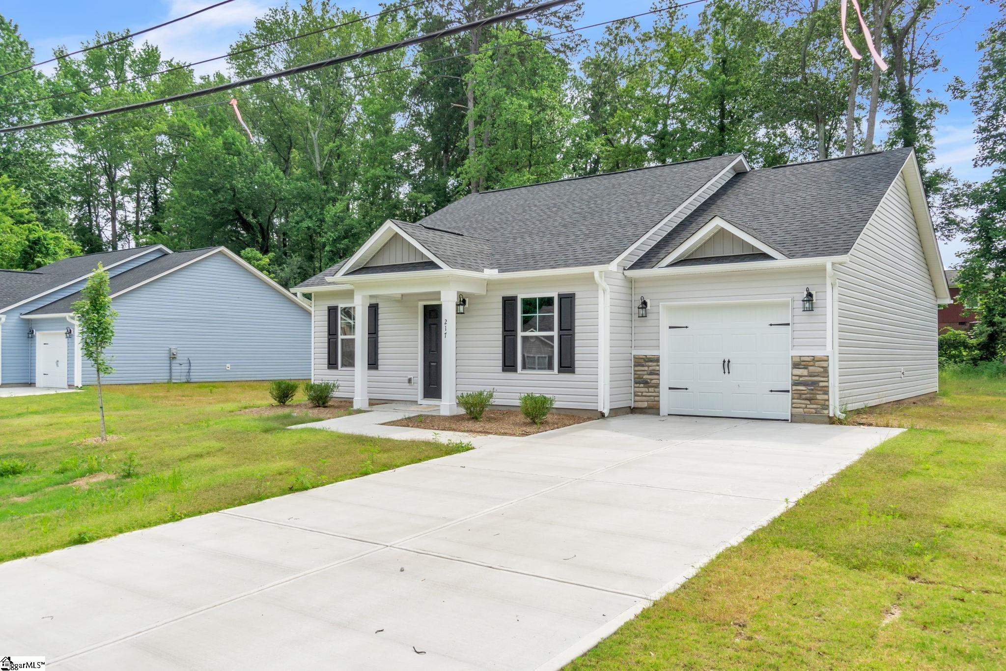 217 Stratford Road Greenville, SC 29605 - Photo 2 of 32 Gallery Image 2