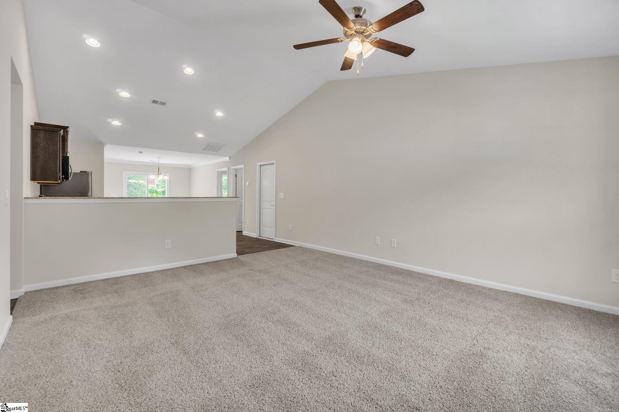 217 Stratford Road Greenville, SC 29605 - Photo 4 of 32 Gallery Image 4