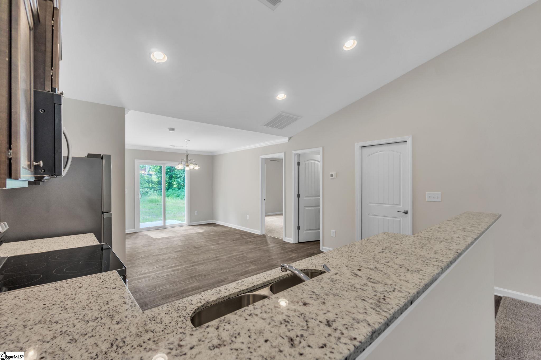 217 Stratford Road Greenville, SC 29605 - Photo 8 of 32 Gallery Image 8