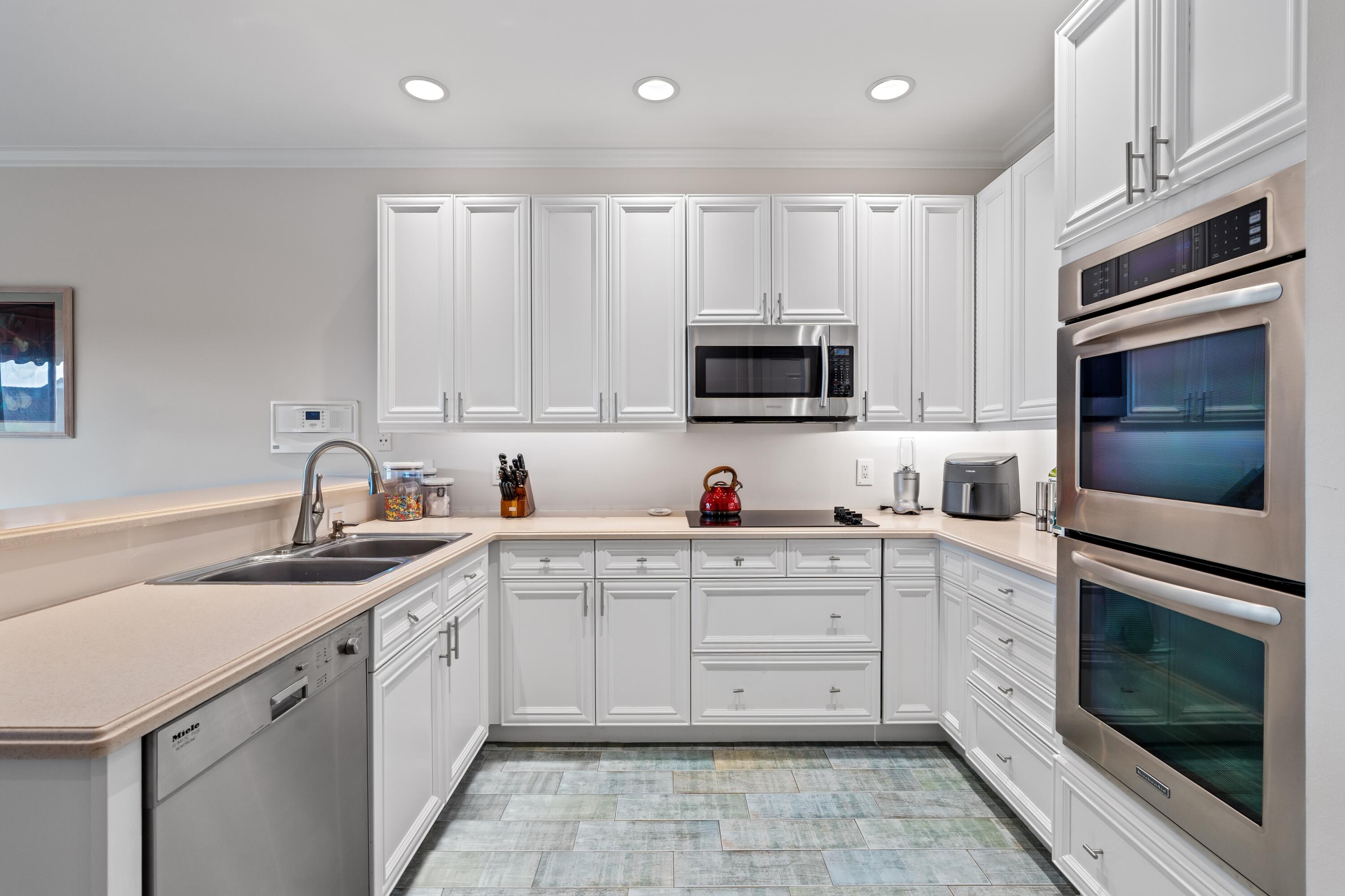 5833 North Ocean Boulevard, Unit D2 Ocean Ridge, FL 33435 - Photo 14 of 24 15 mls_KITCHEN_STRAIGHT_DT