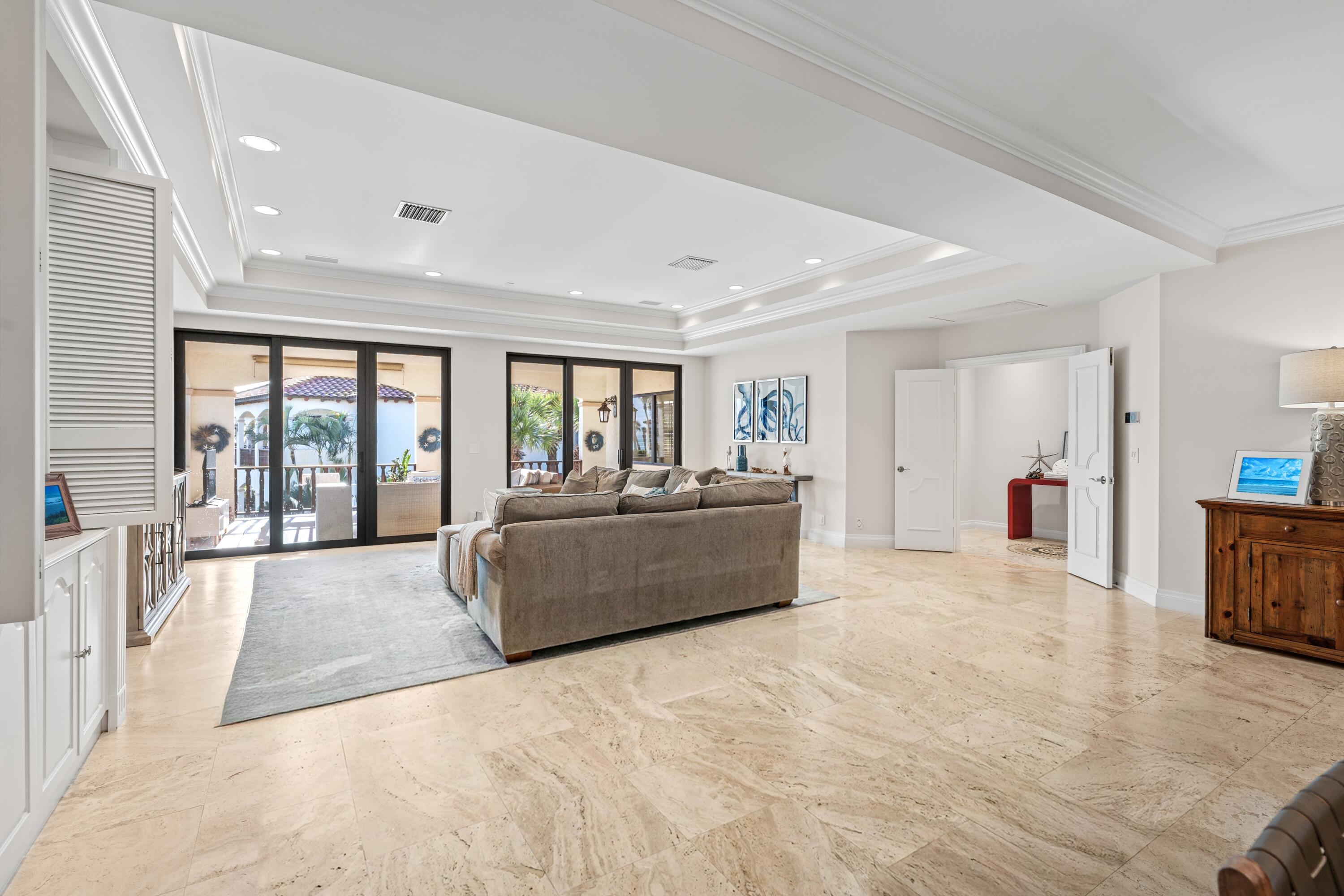 5833 North Ocean Boulevard, Unit D2 Ocean Ridge, FL 33435 - Photo 5 of 24 5 mls_FAMILY_LOOKING_OUT_2_DT