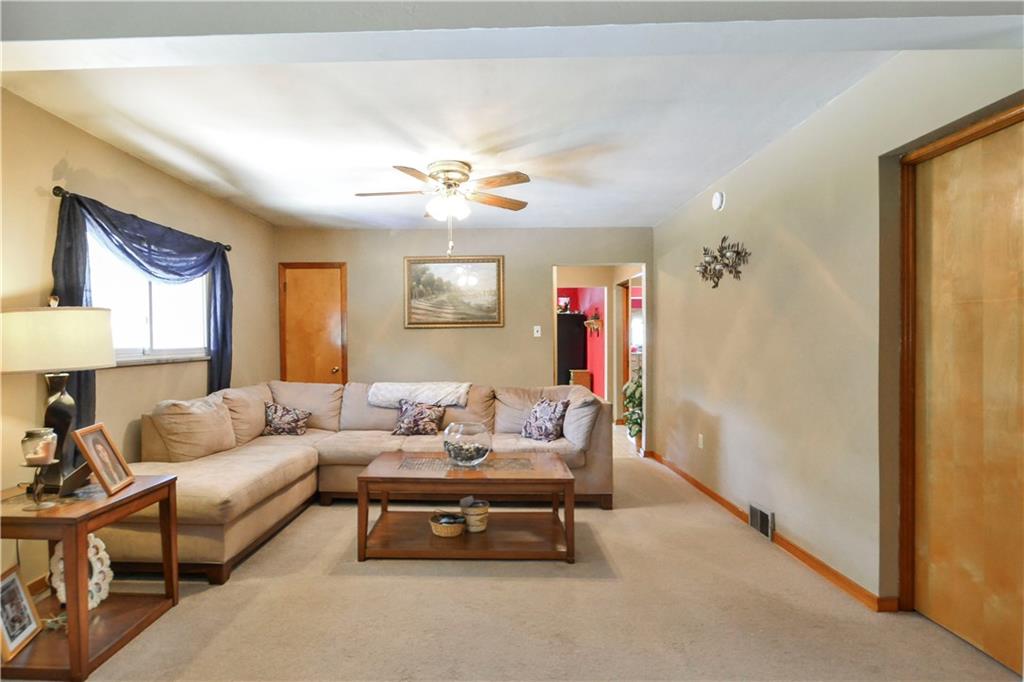 907 McCoy Road McKees Rocks, PA 15136 - Photo 7 of 21 Living Room