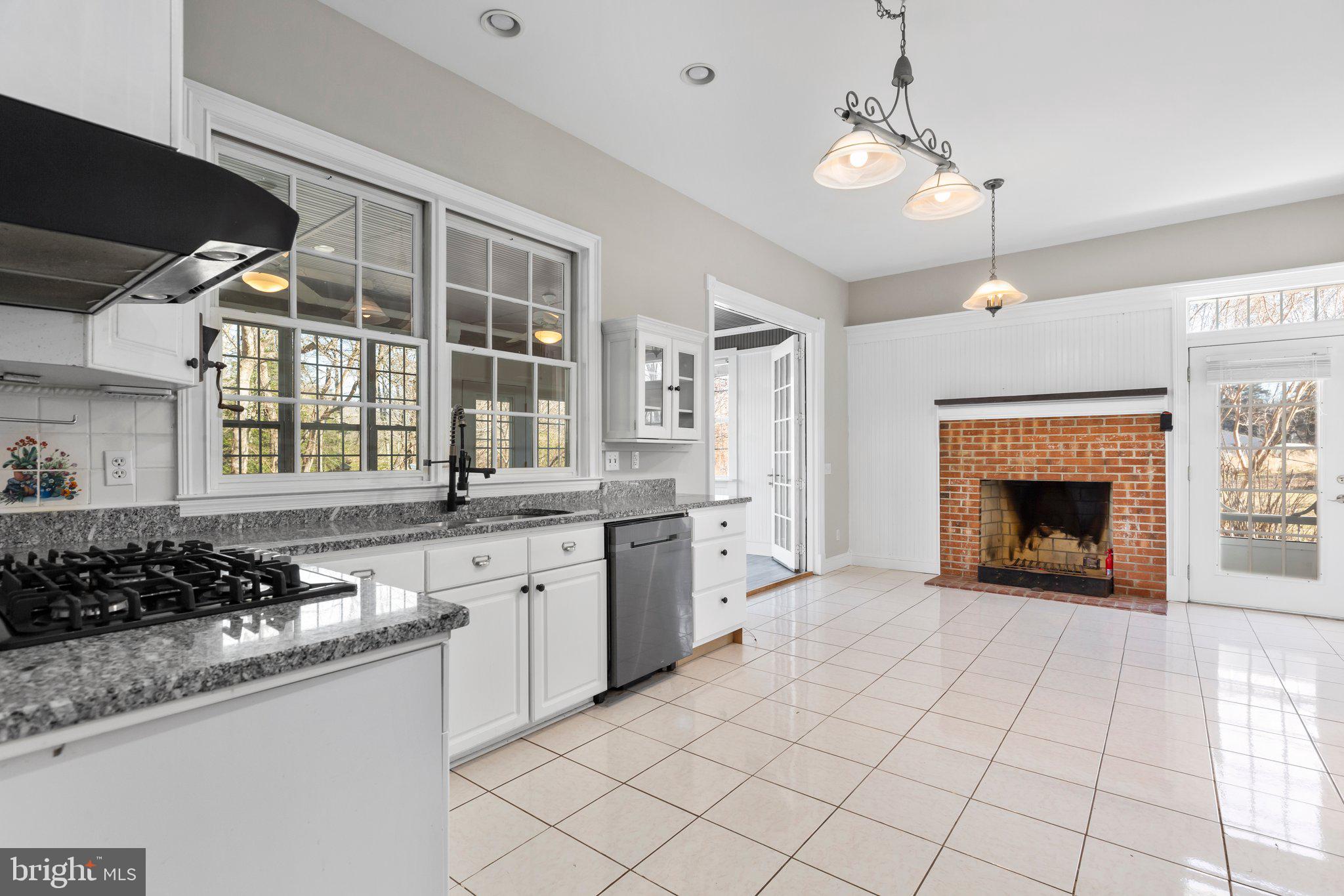 19149 Stoney Point Road King George, VA 22485 - Photo 14 of 81 Kitchen w/windows to indoor screen room