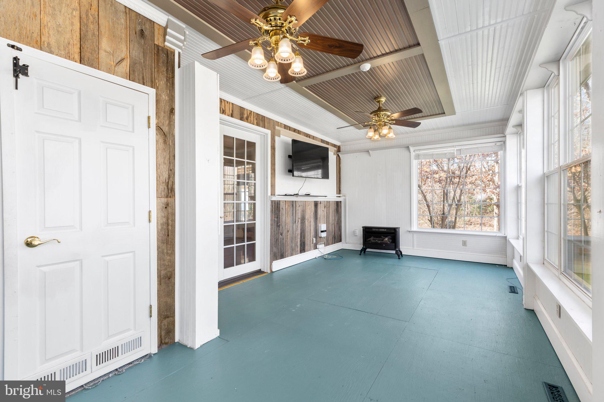 19149 Stoney Point Road King George, VA 22485 - Photo 42 of 81 Indoor Screen Room w/storage & refrigerator