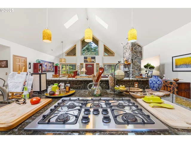 $1,190,000 | 47555 Leeward Street, Langlois, OR 97450