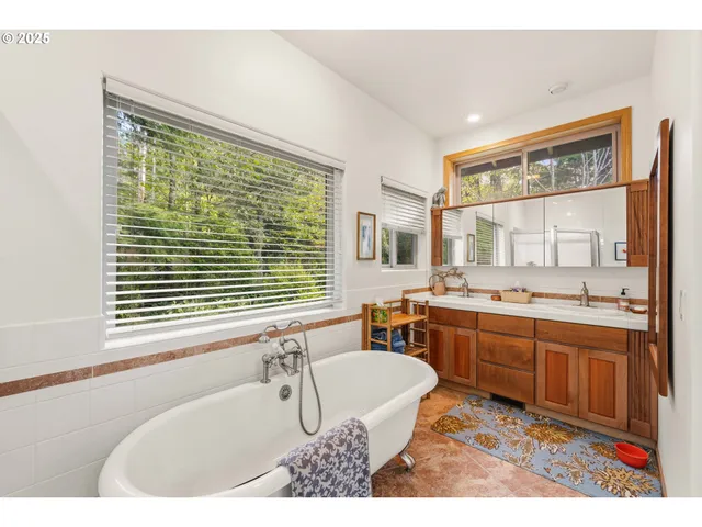 $1,190,000 | 47555 Leeward Street, Langlois, OR 97450