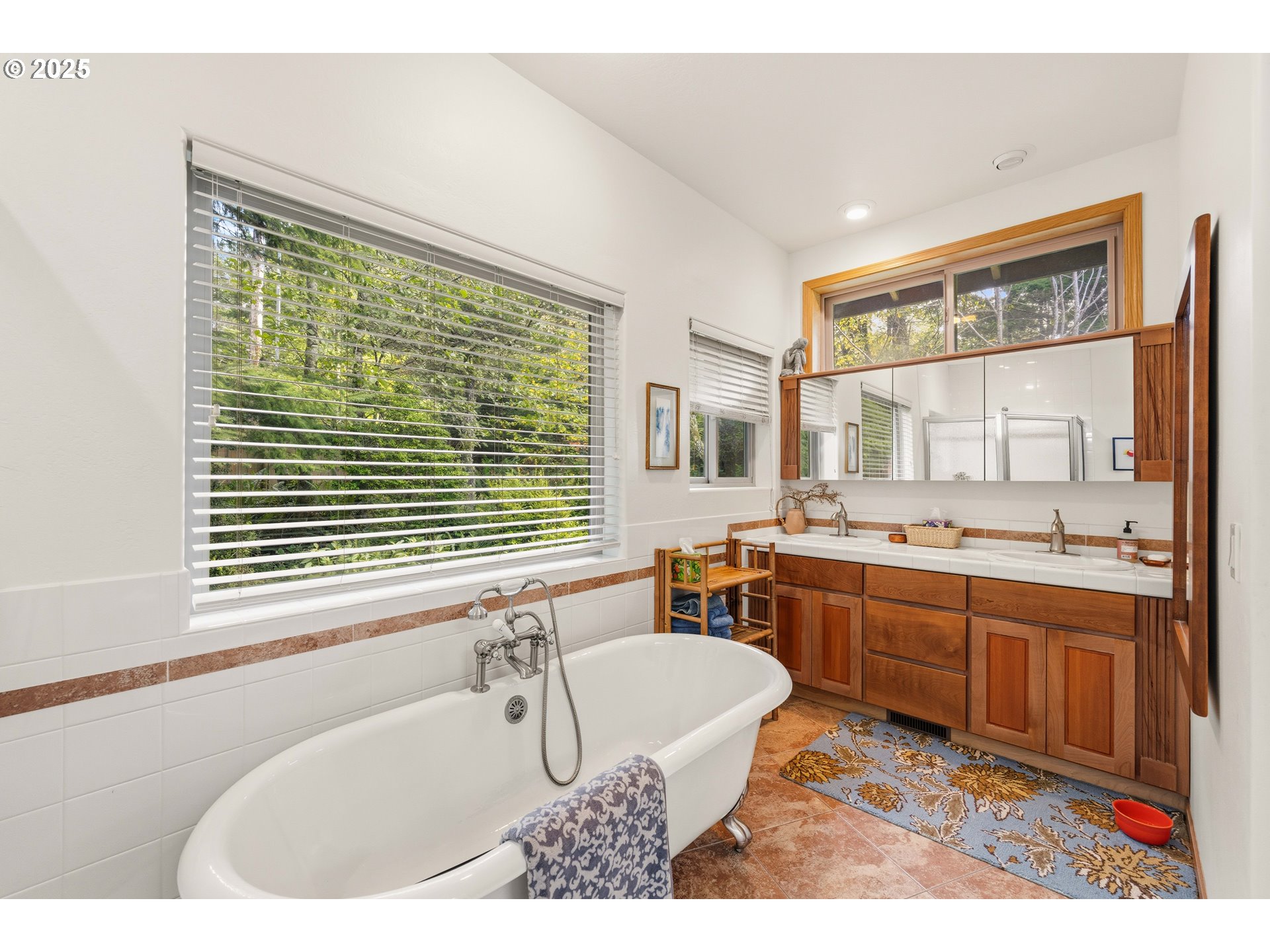 47555 Leeward Street Langlois, OR 97450 - Photo 19 of 45 a bathroom with a tub a sink a mirror and a window