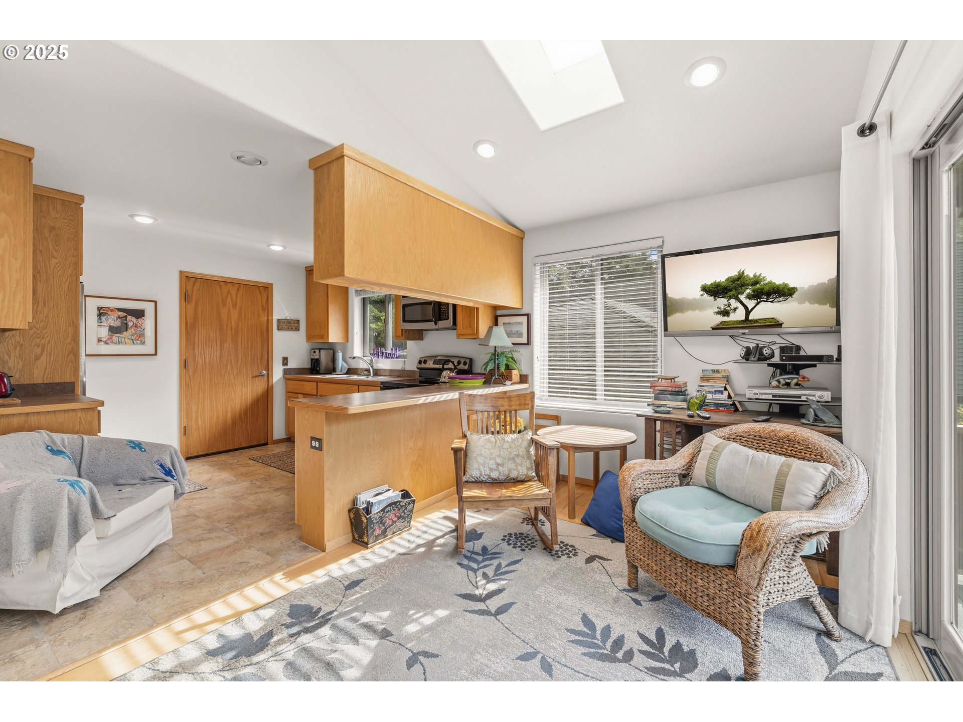 47555 Leeward Street Langlois, OR 97450 - Photo 27 of 45 a living room with furniture and kitchen view