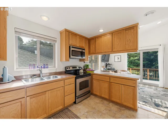 $1,190,000 | 47555 Leeward Street, Langlois, OR 97450