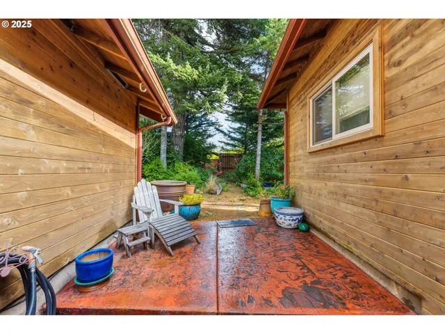 $1,190,000 | 47555 Leeward Street, Langlois, OR 97450