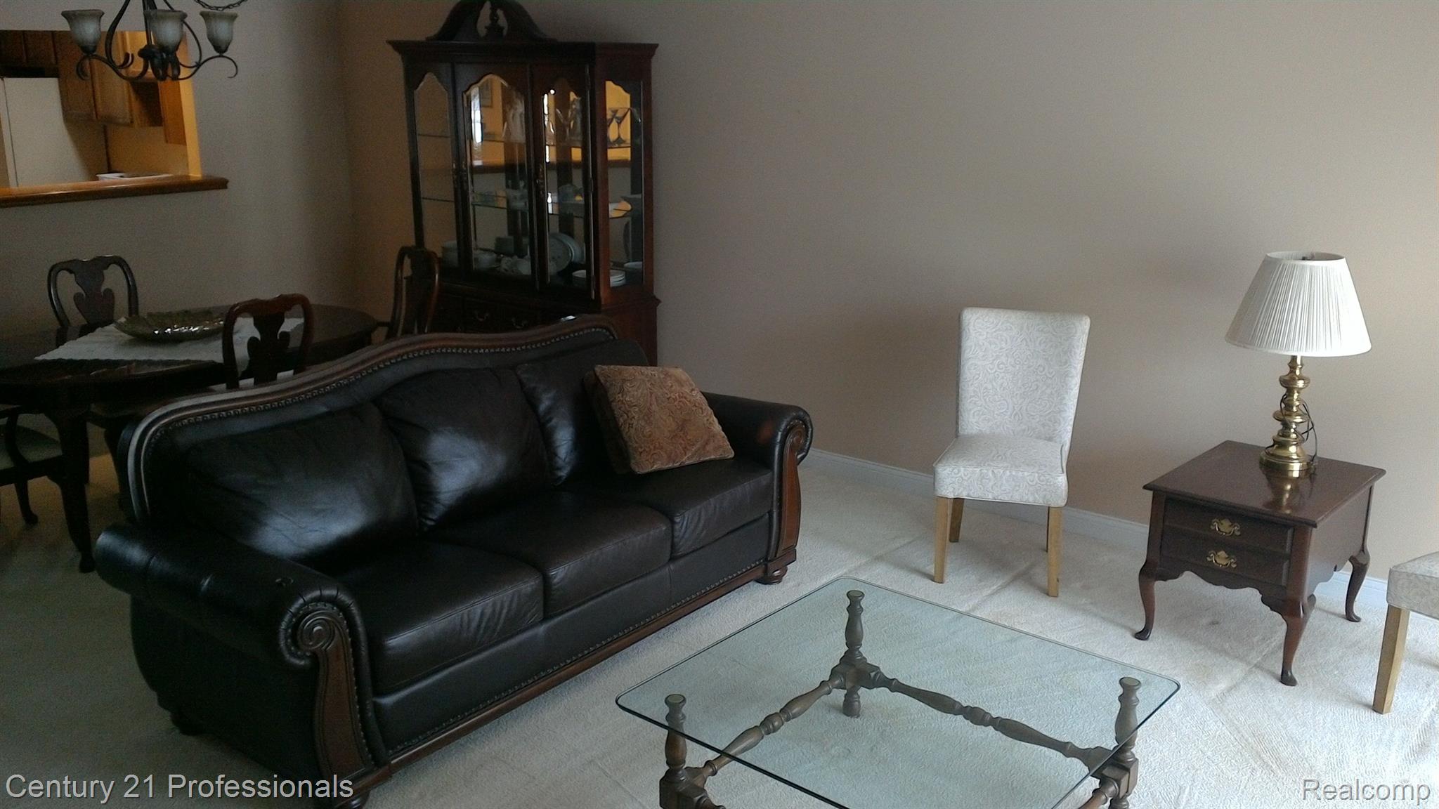 628 Tennyson Rochester, MI 48307 - Photo 10 of 32 Living Room