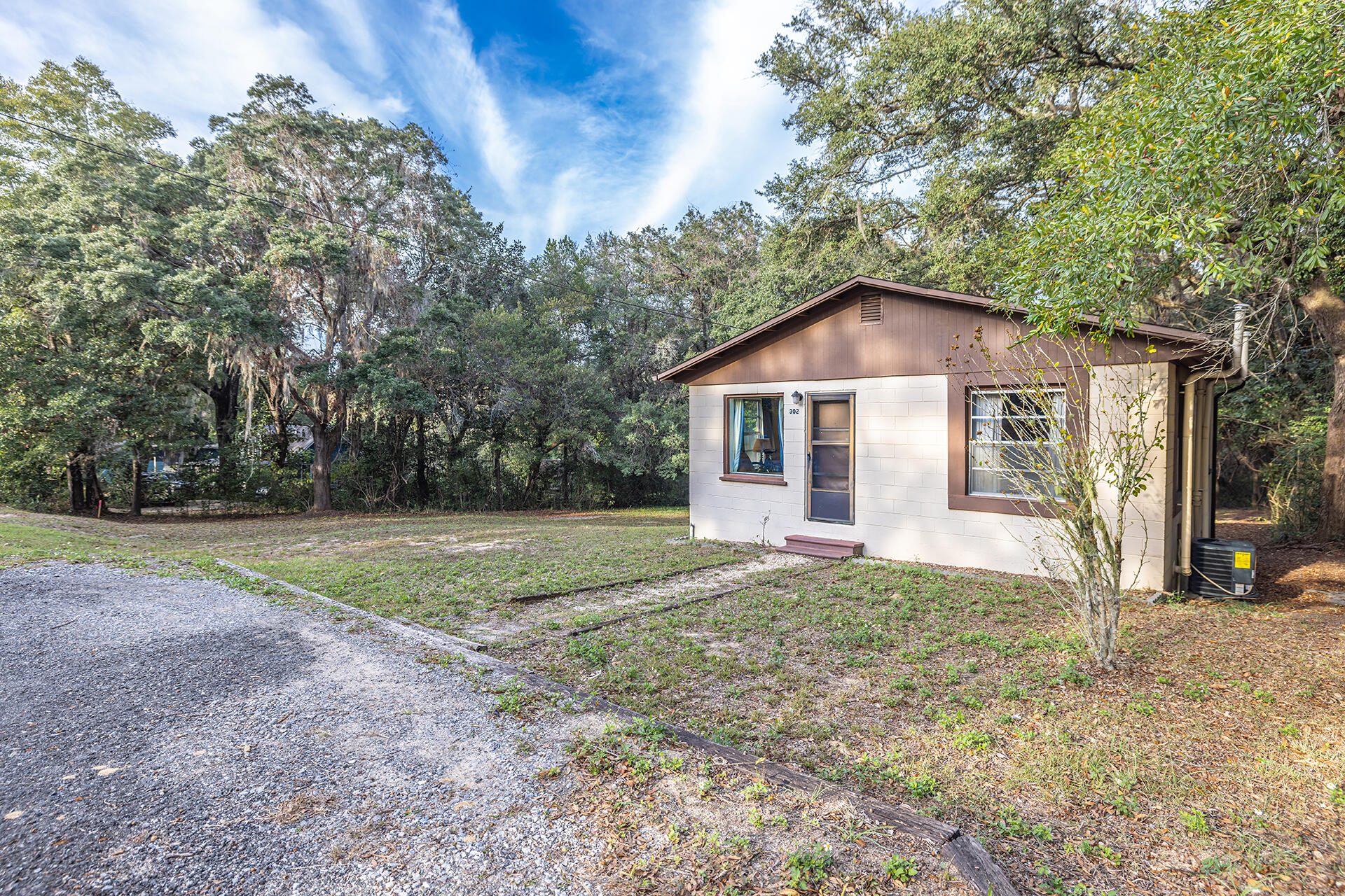 302 Kelly Road Niceville, FL 32578 - Photo 21 of 30 FRONT PARKING AREA